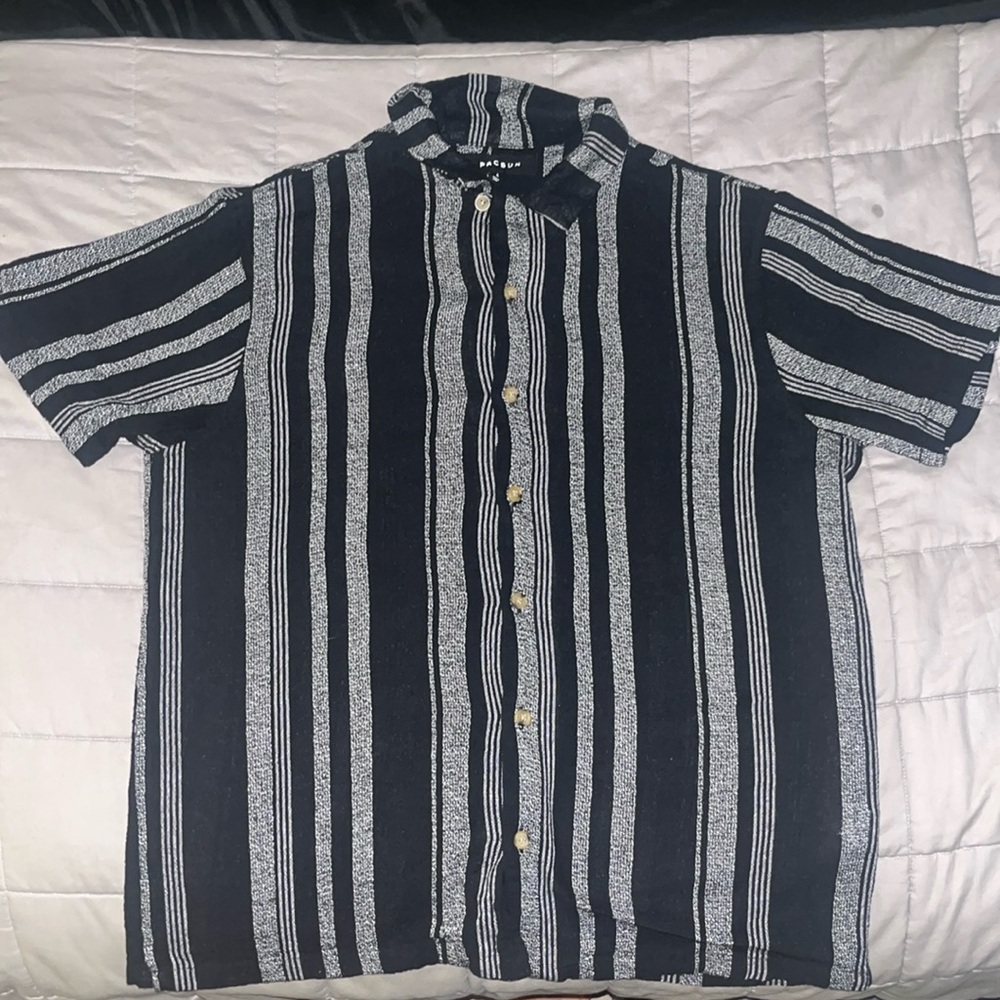 Black and gray pacsun button up shirt